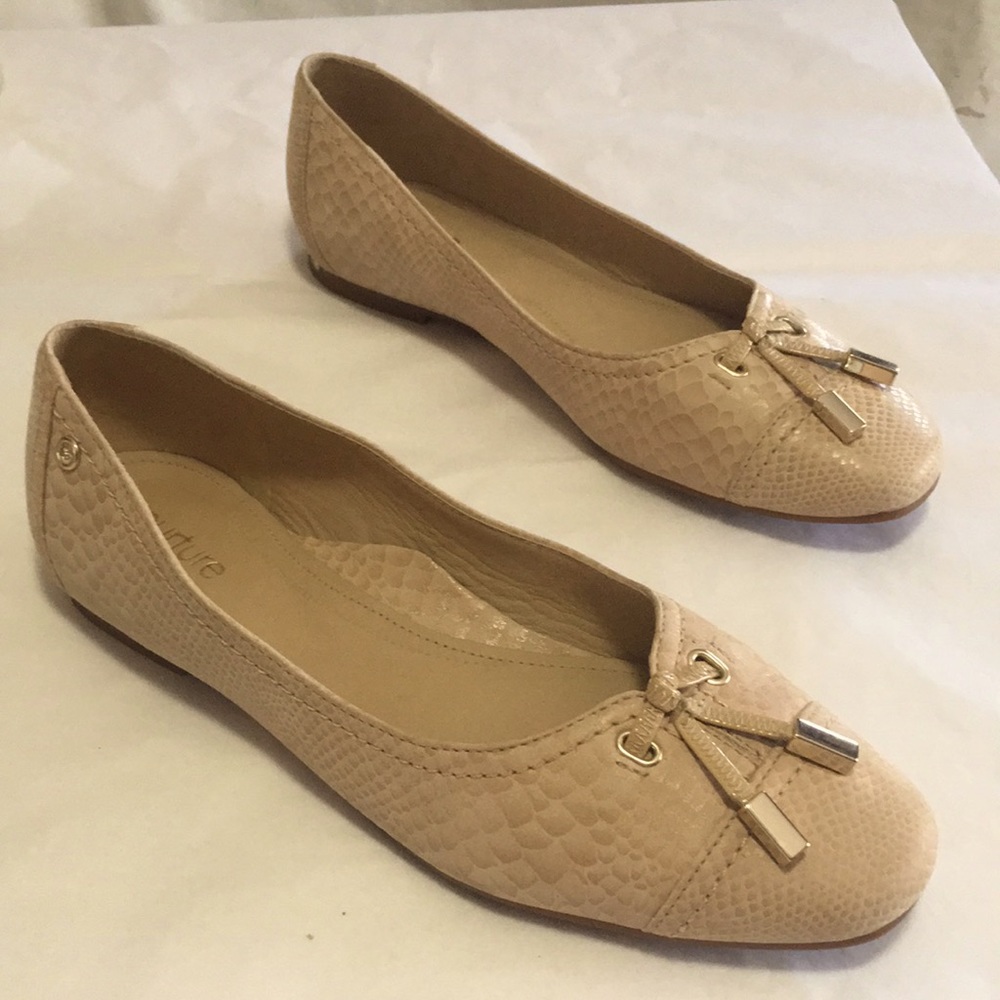 Nurture bone tan flesh reptile textured flat leather padded sole slip on 7.5 M
